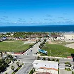 Van Piaget - Praia Do Futuro